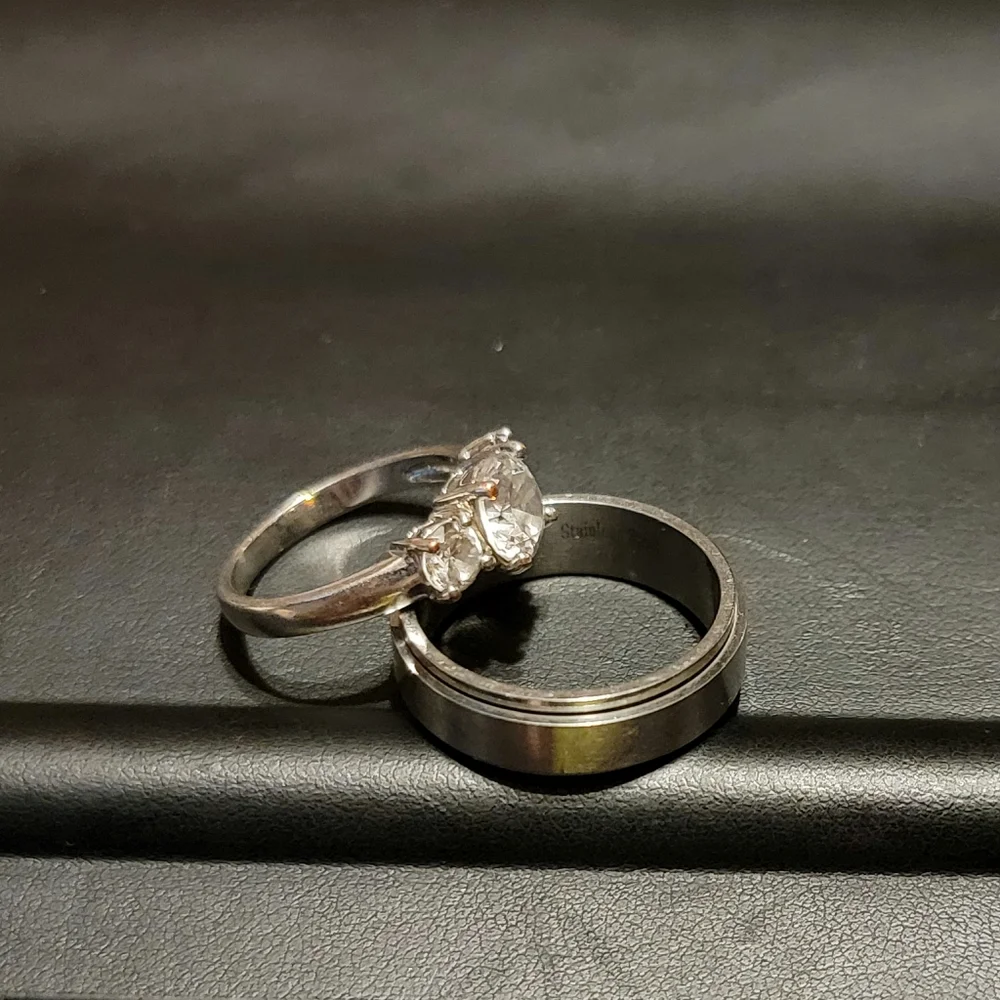 Engagement Rings - Picture 2 of 6
